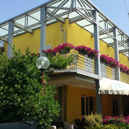 Hotel Illi Marina di Massa Kültér fotó
