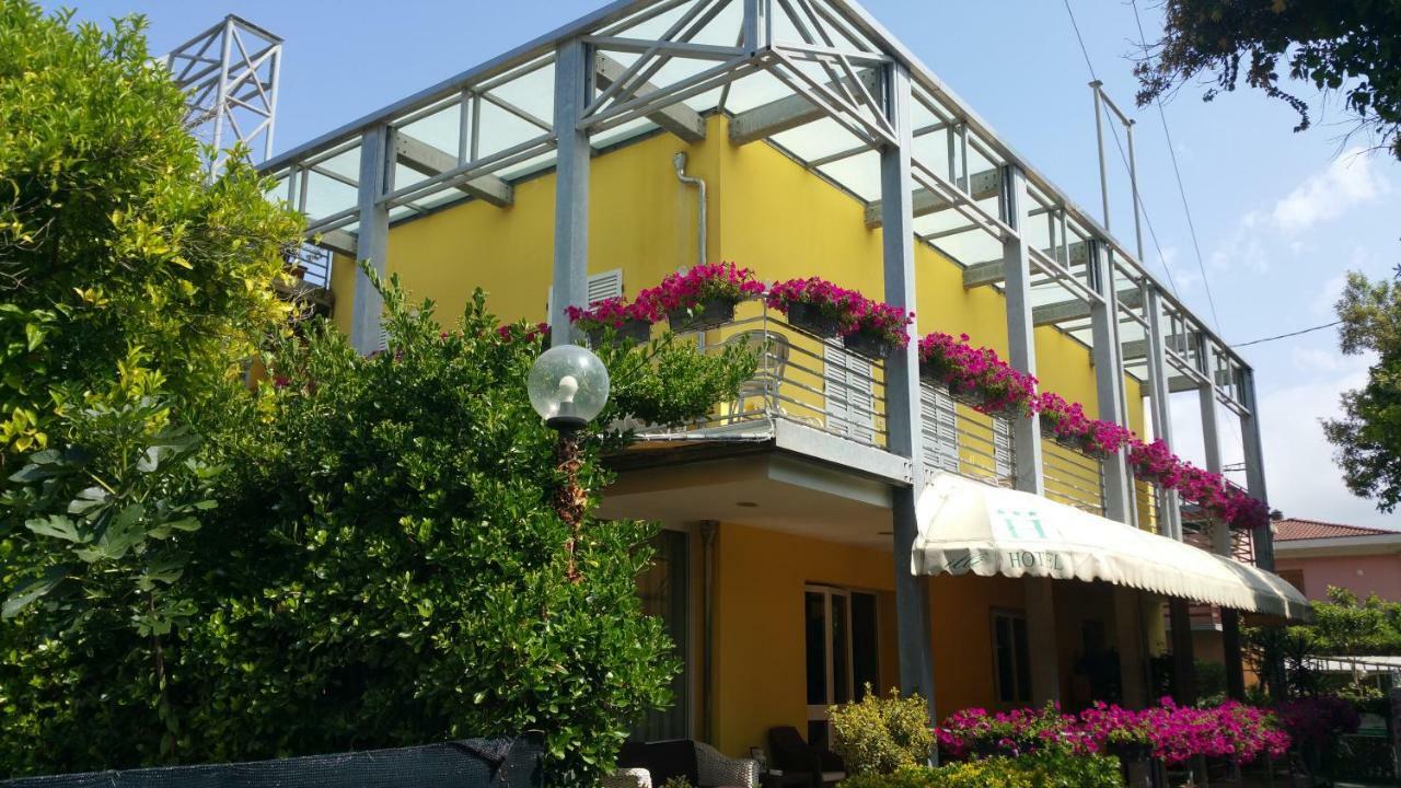 Hotel Illi Marina di Massa Kültér fotó